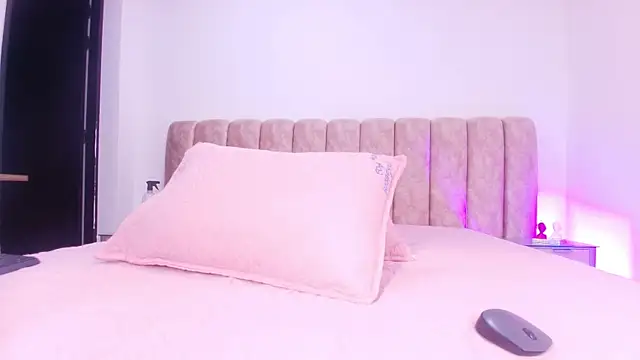 Snapshot of Auroraa_miller chatting on 22, 11, 2025 Auroraa miller online show from 22, 11, 2025