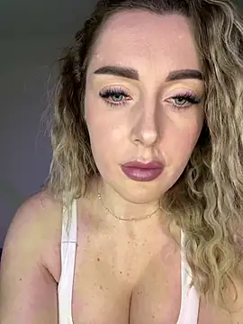 LunaDiamondX online show from 25, 1, 2025