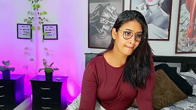 loretahorny online show from 4, 3, 2026