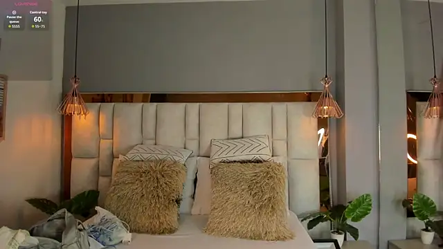 ArianaGolden online show from 25, 9, 2025