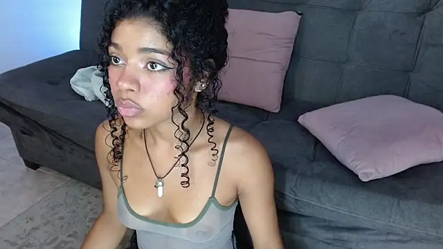 lucie petite online show from 22, 3, 2025