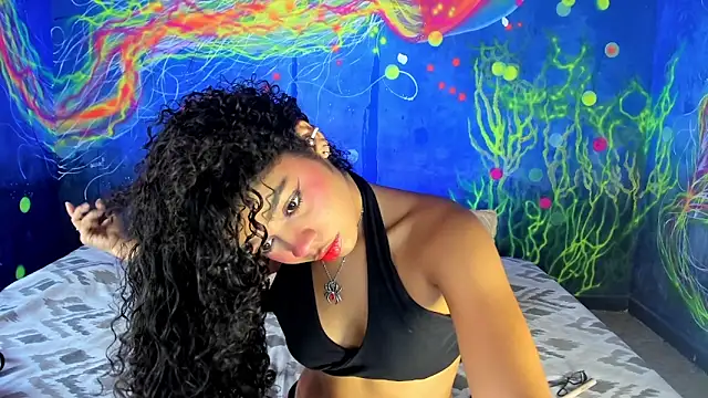 Snapshot of lucie_petite chatting on 10, 5, 2026 lucie petite online show from 10, 5, 2026