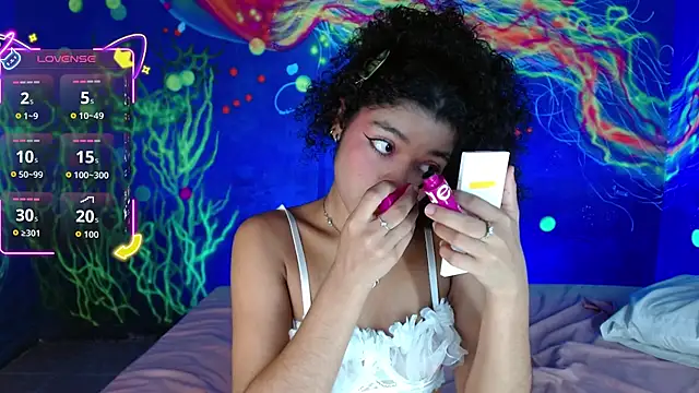 lucie petite online show from 11, 10, 2025