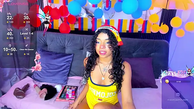 Snapshot of lucie_petite chatting on 17, 6, 2026 lucie petite online show from 17, 6, 2026