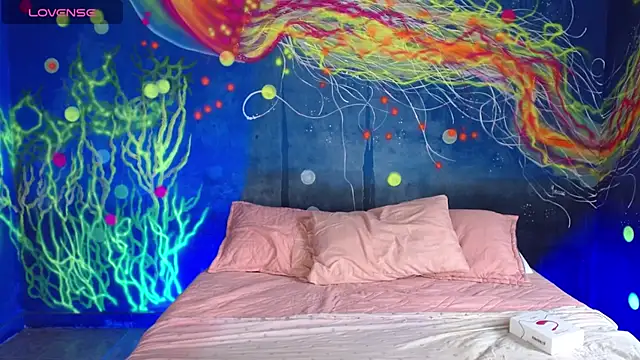 lucie petite online show from 18, 9, 2025