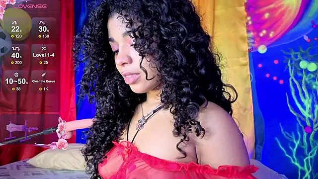 Snapshot of lucie_petite chatting on 15, 7, 2026 lucie petite online show from 15, 7, 2026