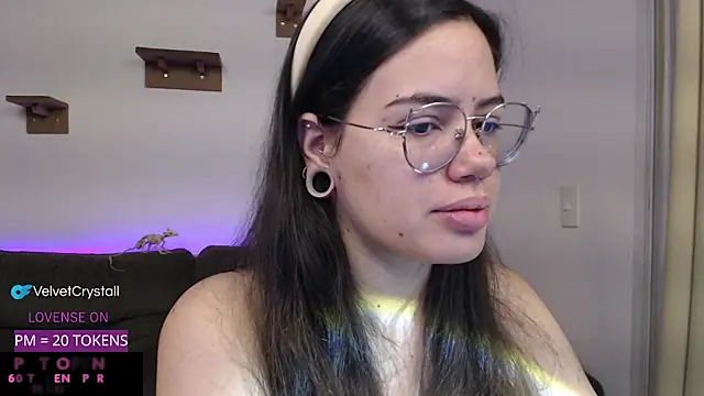 Snapshot of crystalll_room chatting on 1, 10, 2025 crystalll room online show from 1, 10, 2025