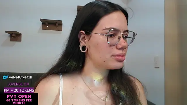 Snapshot of crystalll_room chatting on 19, 9, 2025 crystalll room online show from 19, 9, 2025