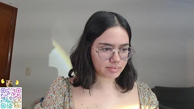 Snapshot of crystalll_room chatting on 6, 7, 2026 crystalll room online show from 6, 7, 2026