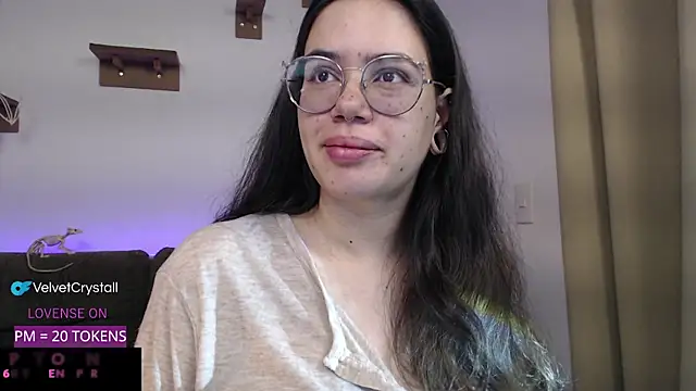 Snapshot of crystalll_room chatting on 19, 10, 2025 crystalll room online show from 19, 10, 2025