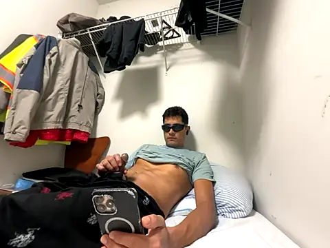 Snapshot of PerroDemonioHot chatting on 12, 10, 2025 PerroDemonioHot online show from 12, 10, 2025