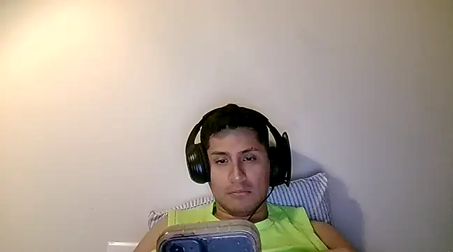 Snapshot of PerroDemonioHot chatting on 5, 2, 2025 PerroDemonioHot online show from 5, 2, 2025