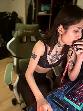 mollyEXD online show from 15, 12, 2025