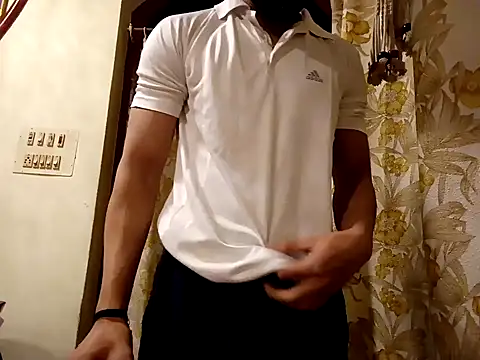 hot hunk boy online show from 2, 2, 2025