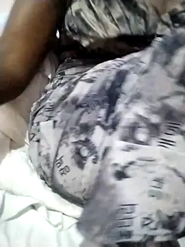 Snapshot of hungrydog18 chatting on 20, 10, 2025 hungrydog18 online show from 20, 10, 2025