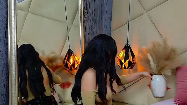 Snapshot of ChloeFrost chatting on 23, 11, 2025 ChloeFrost online show from 23, 11, 2025