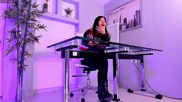 hannah howeell   online show from 10, 3, 2025