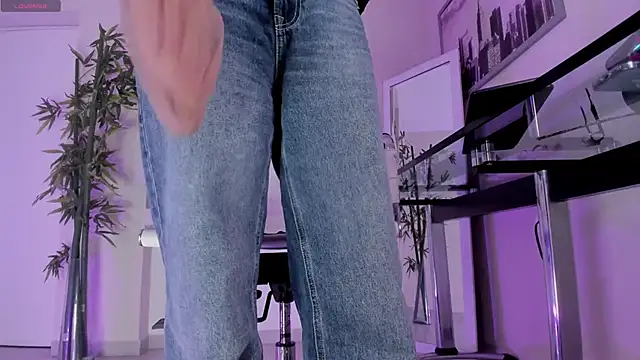 hannah howeell   online show from 23, 2, 2026