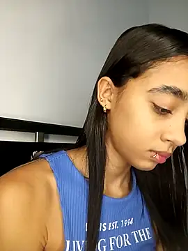 Zoe Sweett18 online show from 13, 4, 2026