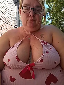 Snapshot of diosacurvy1984 chatting on 4, 6, 2026 diosacurvy1984 online show from 4, 6, 2026