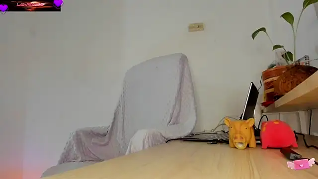 Snapshot of VioletParkker chatting on 9, 6, 2026 VioletParkker online show from 9, 6, 2026