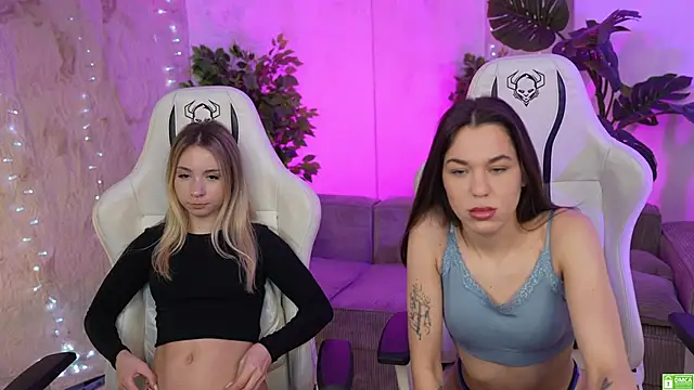 Roxi Twix online show from 1, 2, 2025