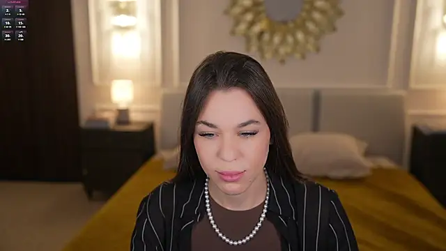 Roxi Twix online show from 6, 3, 2025