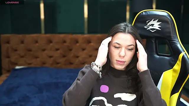 Roxi Twix online show from 14, 3, 2025