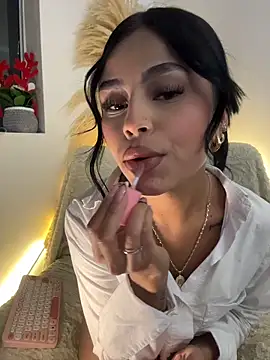 Snapshot of Michell_sr chatting on 19, 12, 2025 Michell sr online show from 19, 12, 2025