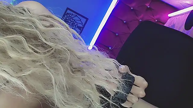 Arlet Zenere online show from 19, 1, 2025