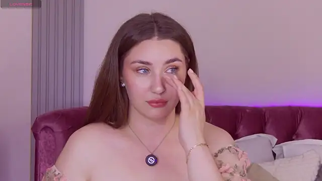 KiraBarlows online show from 9, 7, 2026