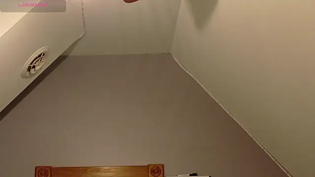 Badgirlpr2 online show from 15, 11, 2025