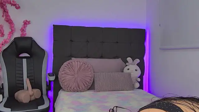 AmandaBrooks 18 online show from 2, 11, 2025