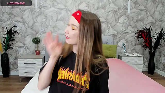 SusannJohnson online show from 12, 3, 2025