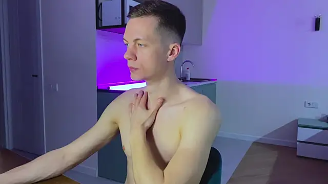 max shy online show from 19, 3, 2025