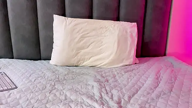 max shy online show from 3, 11, 2025