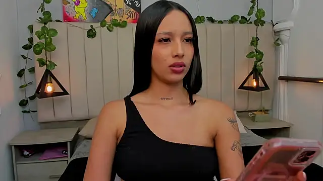 Snapshot of Paulina_Lopezz chatting on 11, 11, 2025 Paulina Lopezz online show from 11, 11, 2025