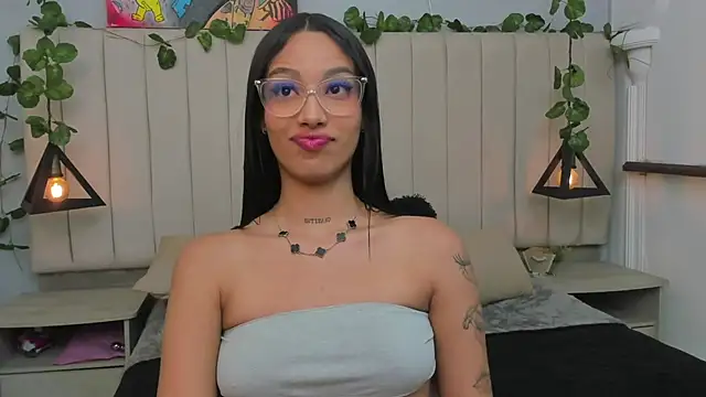 Snapshot of Paulina_Lopezz chatting on 12, 11, 2025 Paulina Lopezz online show from 12, 11, 2025