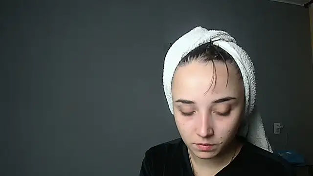 Snapshot of Eva_Gloryy chatting on 4, 10, 2025 Eva Gloryy online show from 4, 10, 2025