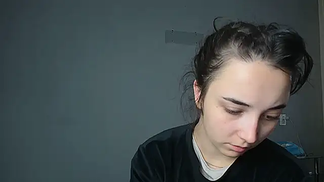 Snapshot of Eva_Gloryy chatting on 12, 11, 2025 Eva Gloryy online show from 12, 11, 2025