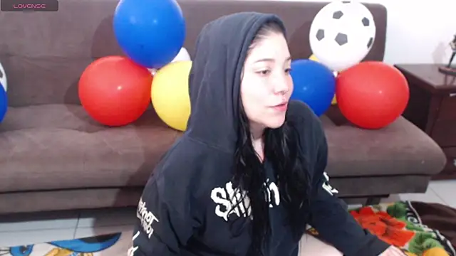 Snapshot of sharonnleon chatting on 10, 7, 2026 sharonnleon online show from 10, 7, 2026