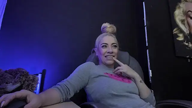 viktoria davis  online show from 9, 10, 2025