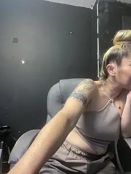 viktoria davis  online show from 21, 4, 2026