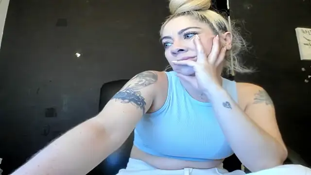Snapshot of viktoria_davis_ chatting on 8, 7, 2026 viktoria davis online show from 8, 7, 2026