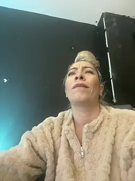 viktoria davis  online show from 1, 2, 2026