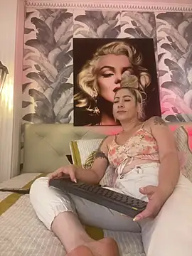 Snapshot of viktoria_davis_ chatting on 9, 7, 2026 viktoria davis online show from 9, 7, 2026