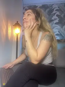 viktoria davis  online show from 13, 4, 2026