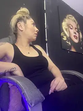 viktoria davis  online show from 25, 2, 2026