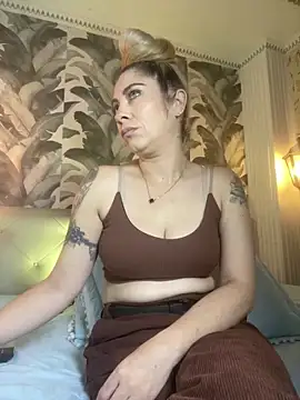 viktoria davis  online show from 8, 4, 2026