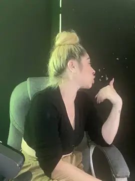 viktoria davis  online show from 7, 3, 2025